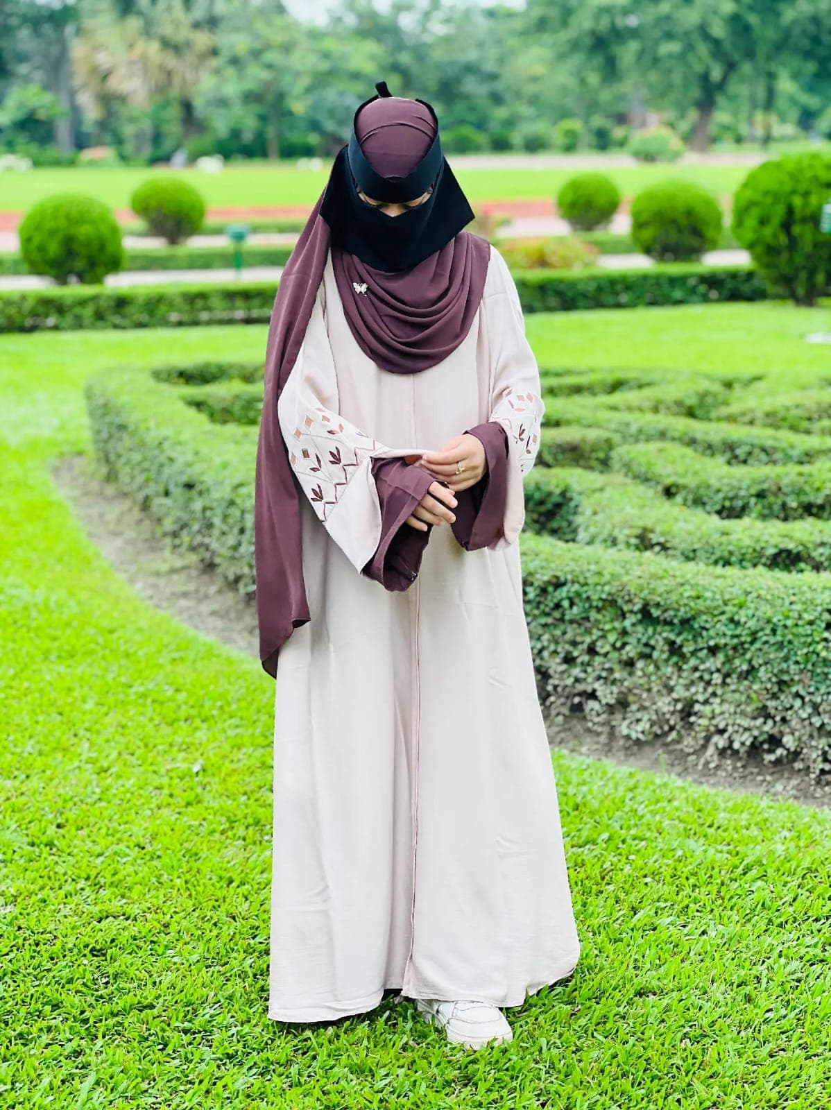 Jafran Fabric Sleeve Embroidery Abaya